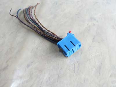 BMW 20 Pole 17 Wire Blue Connector Plug w/ Pigtail 9208204